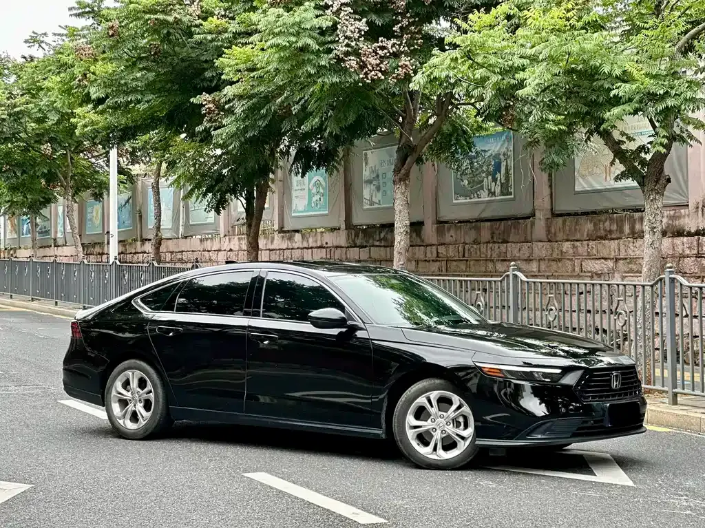 Honda Accord — фото 7