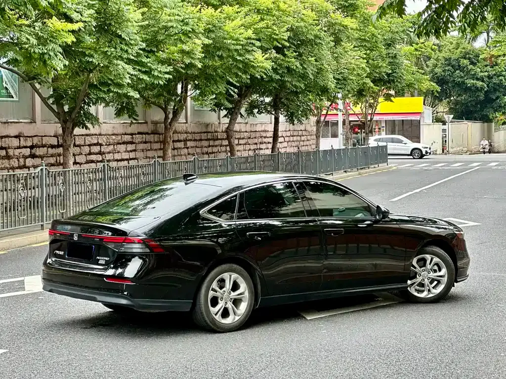 Honda Accord — фото 5