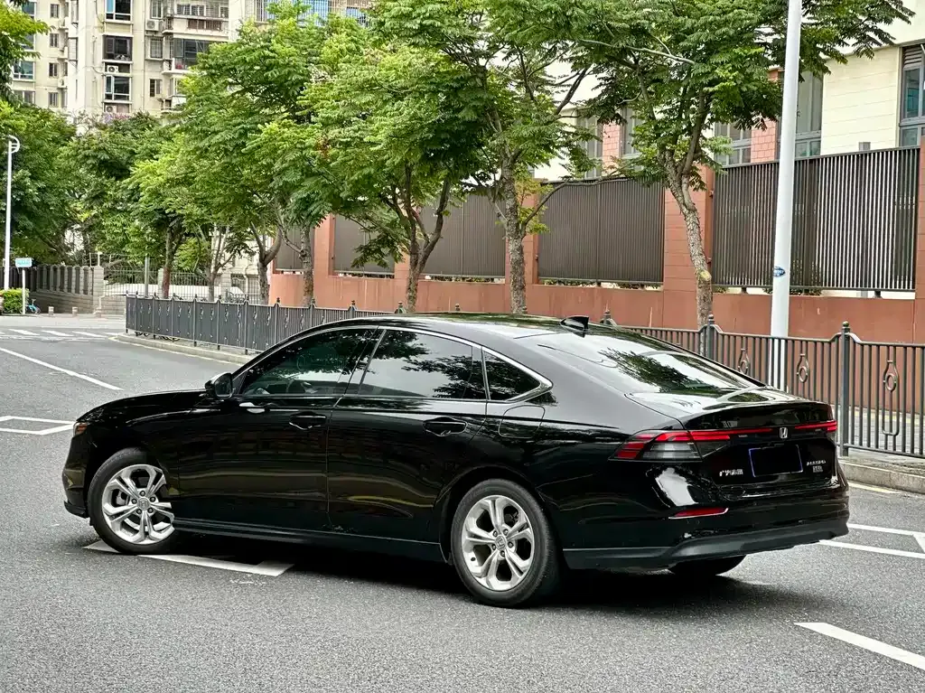 Honda Accord — фото 3