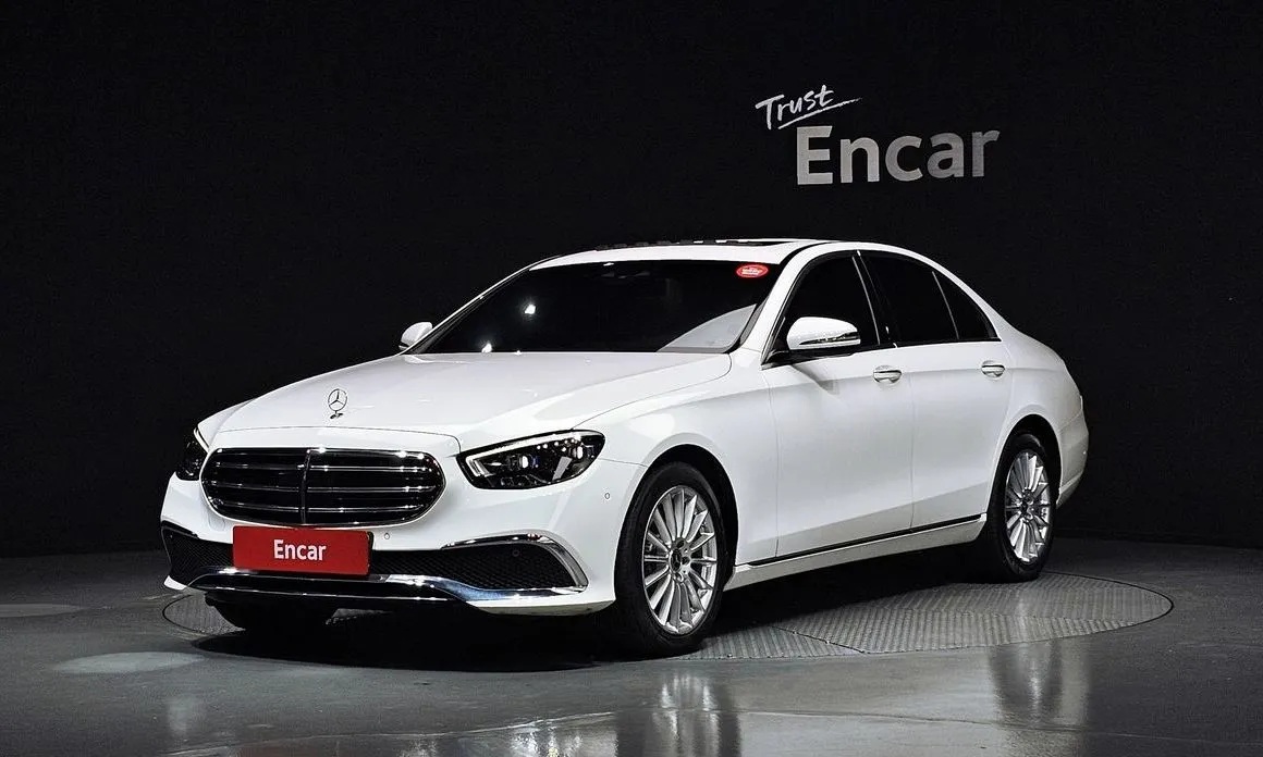 Mercedes-Benz E-Class — фото 1