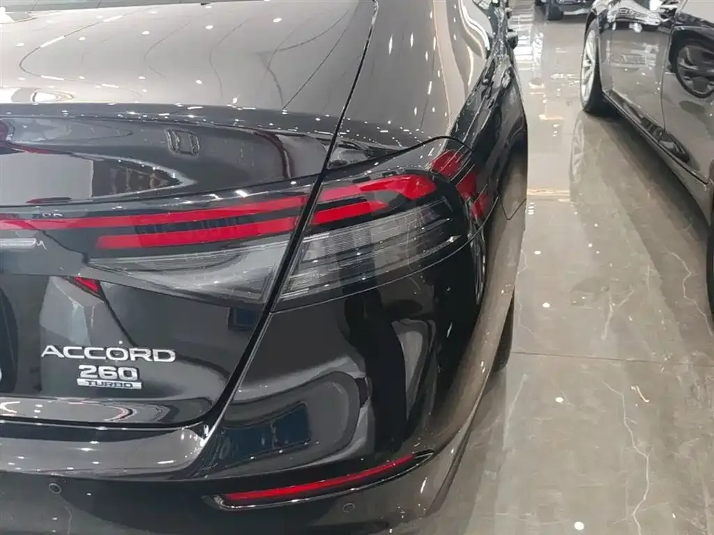 Honda Accord — фото 9