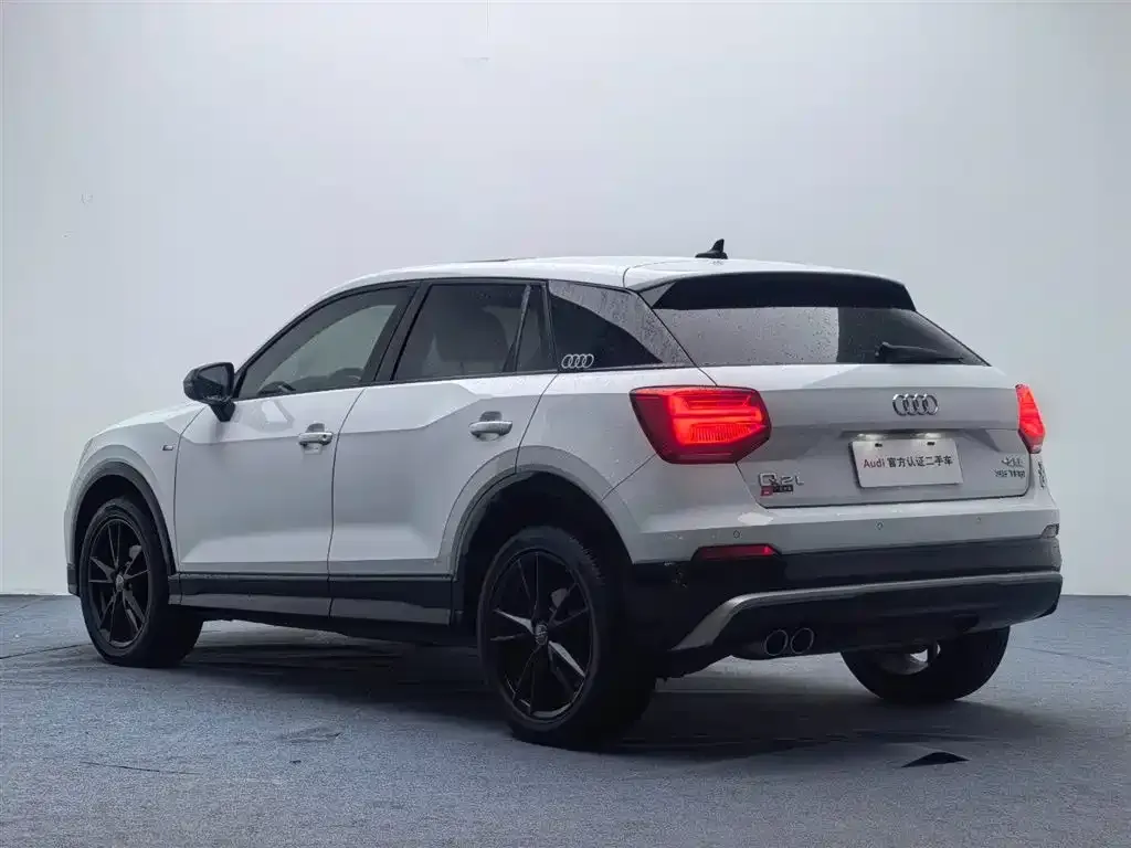 Audi Q2L — фото 6