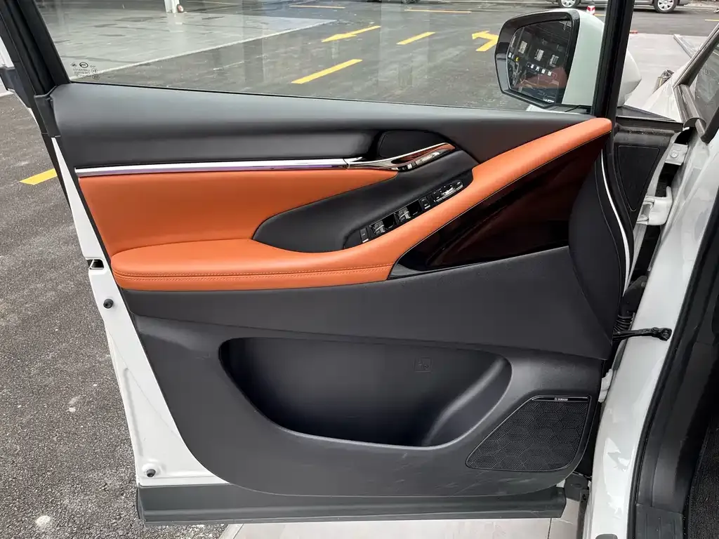GAC Motor Trumpchi M8 — фото 10