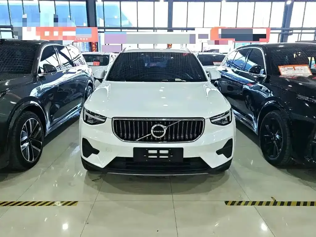 Volvo XC40 — фото 4