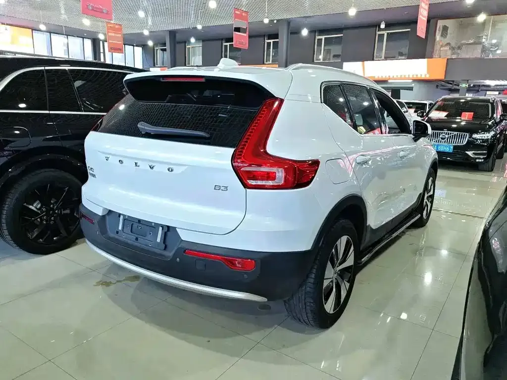 Volvo XC40 — фото 3