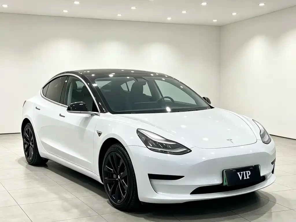 Tesla Model 3 — фото 1