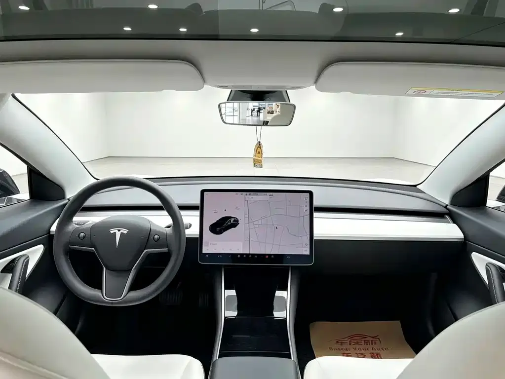 Tesla Model 3 — фото 5