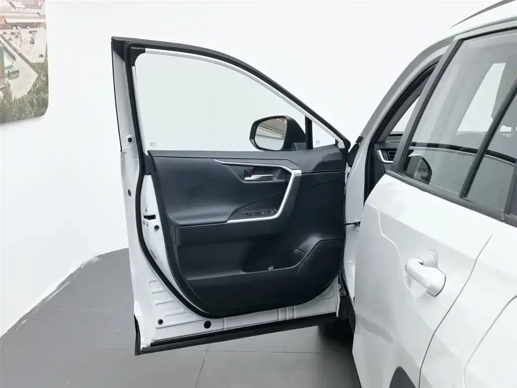 Toyota RAV4 2023 из CN, фото 5