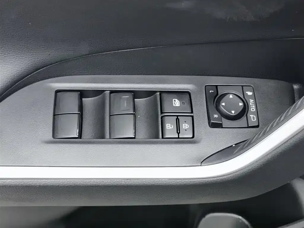 Toyota RAV4 2023 из CN, фото 9