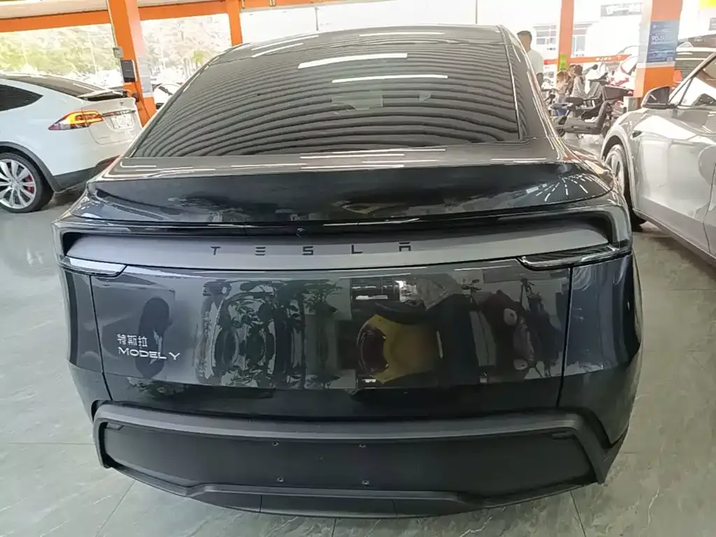 Tesla Model Y — фото 5
