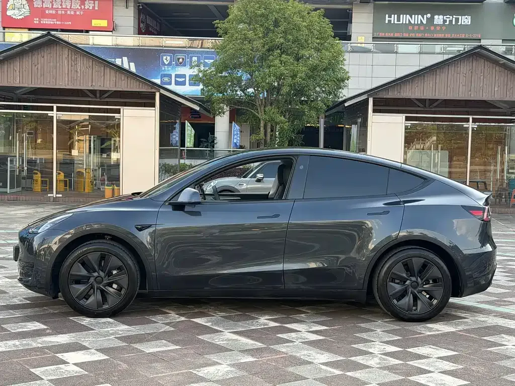 Tesla Model Y — фото 5