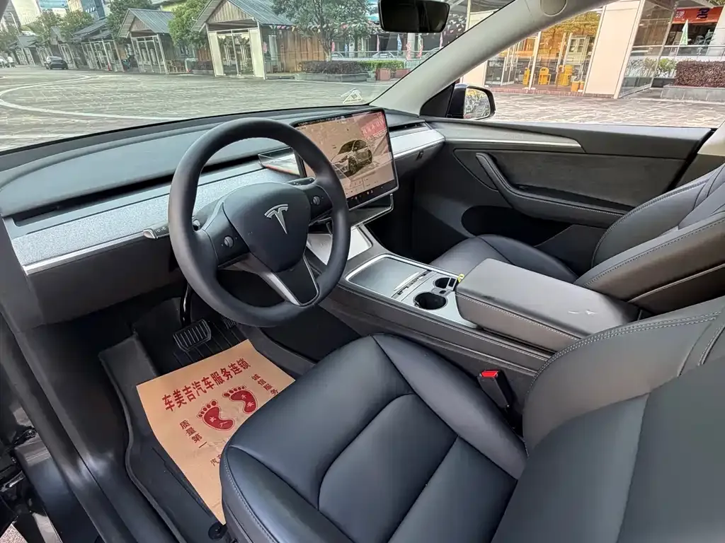 Tesla Model Y — фото 3