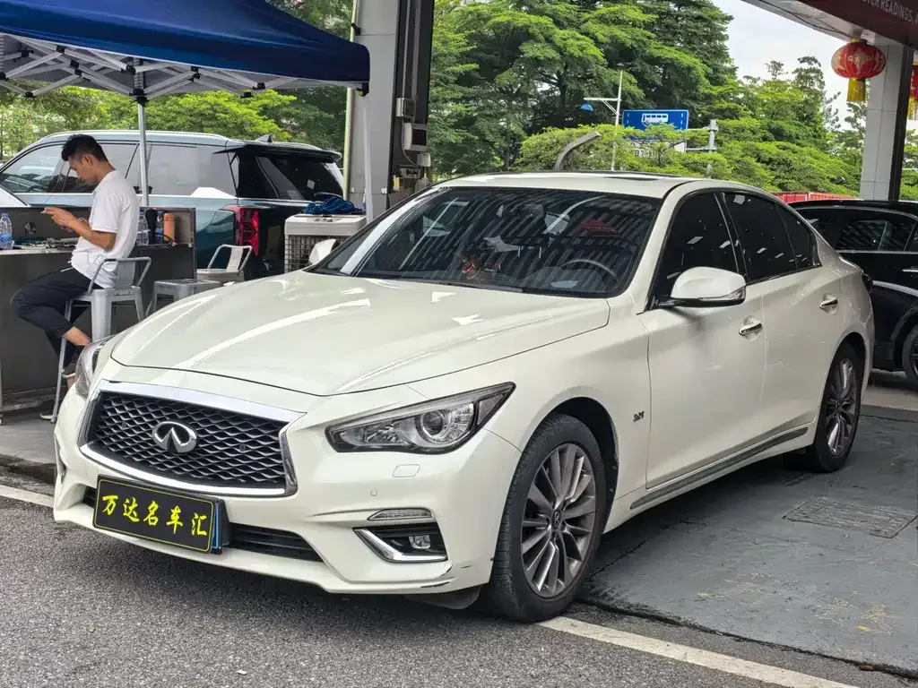 Infiniti Q50L — фото 1