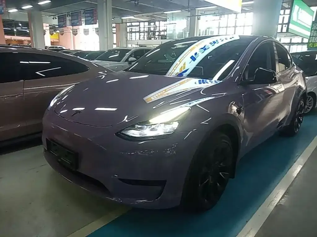 Tesla Model Y — фото 1