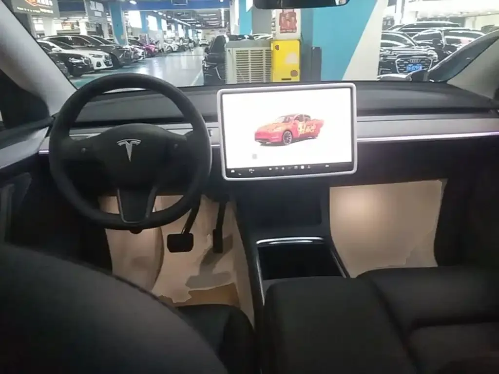 Tesla Model Y — фото 6
