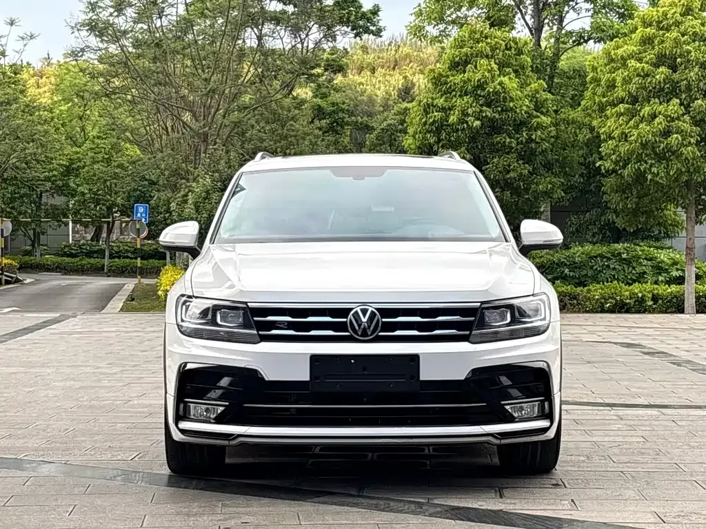 Volkswagen Tiguan L — фото 8