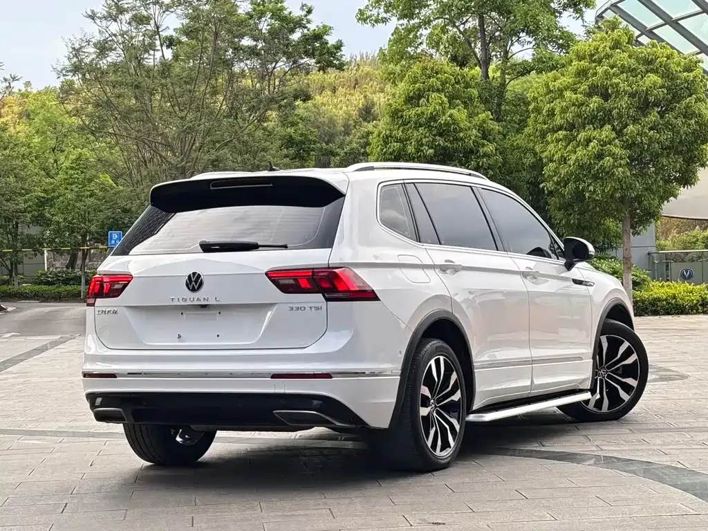Volkswagen Tiguan L — фото 10
