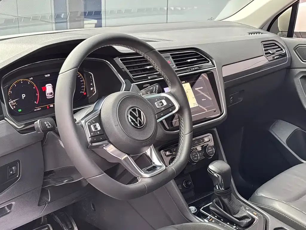 Volkswagen Tiguan L — фото 3
