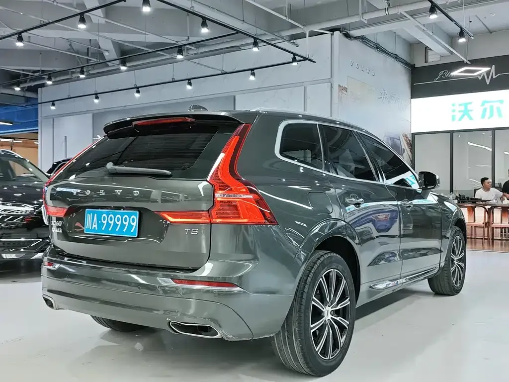 Volvo XC60 — фото 10