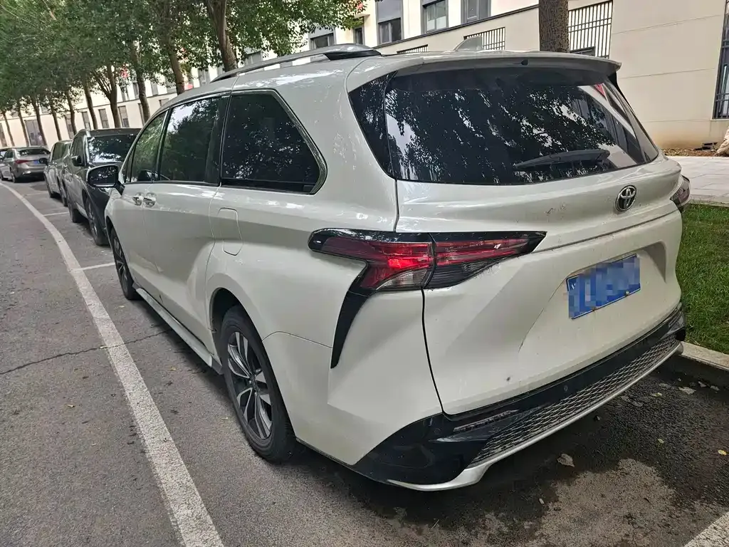 Toyota Granvia — фото 8