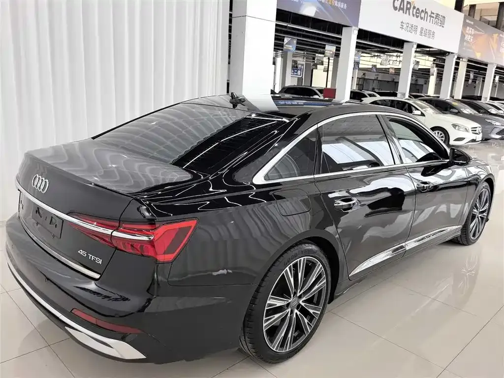 Audi A6L — фото 7