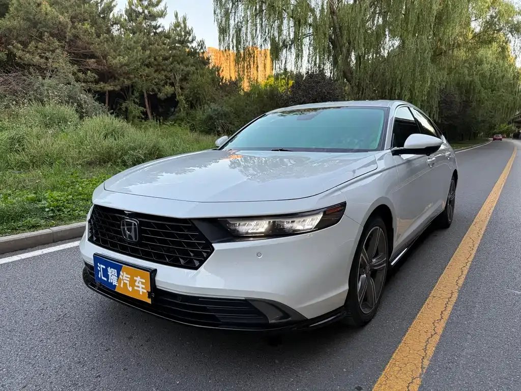 Honda Accord — фото 1