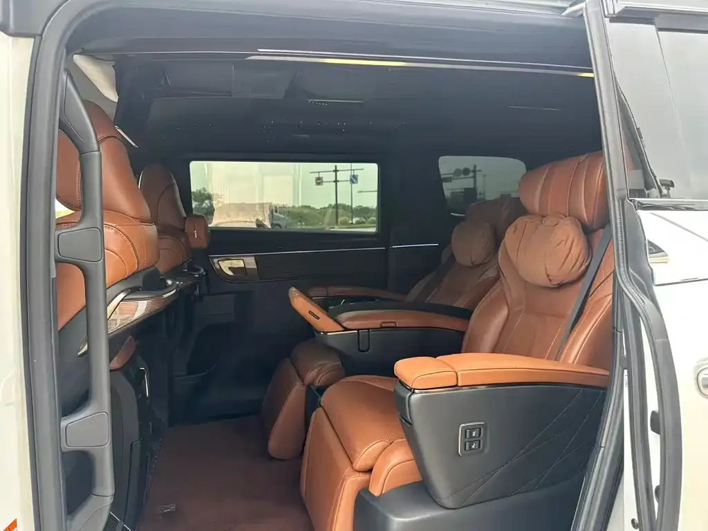 Toyota Alphard — фото 2