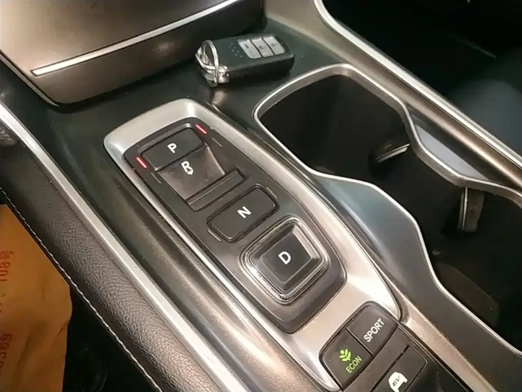 Honda Accord — фото 10