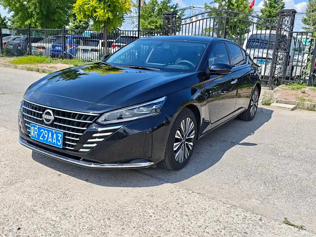 Nissan Teana — фото 1
