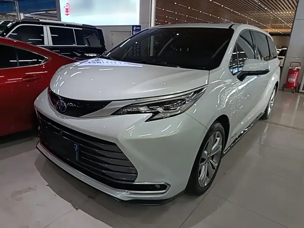 Toyota Sienna — фото 1