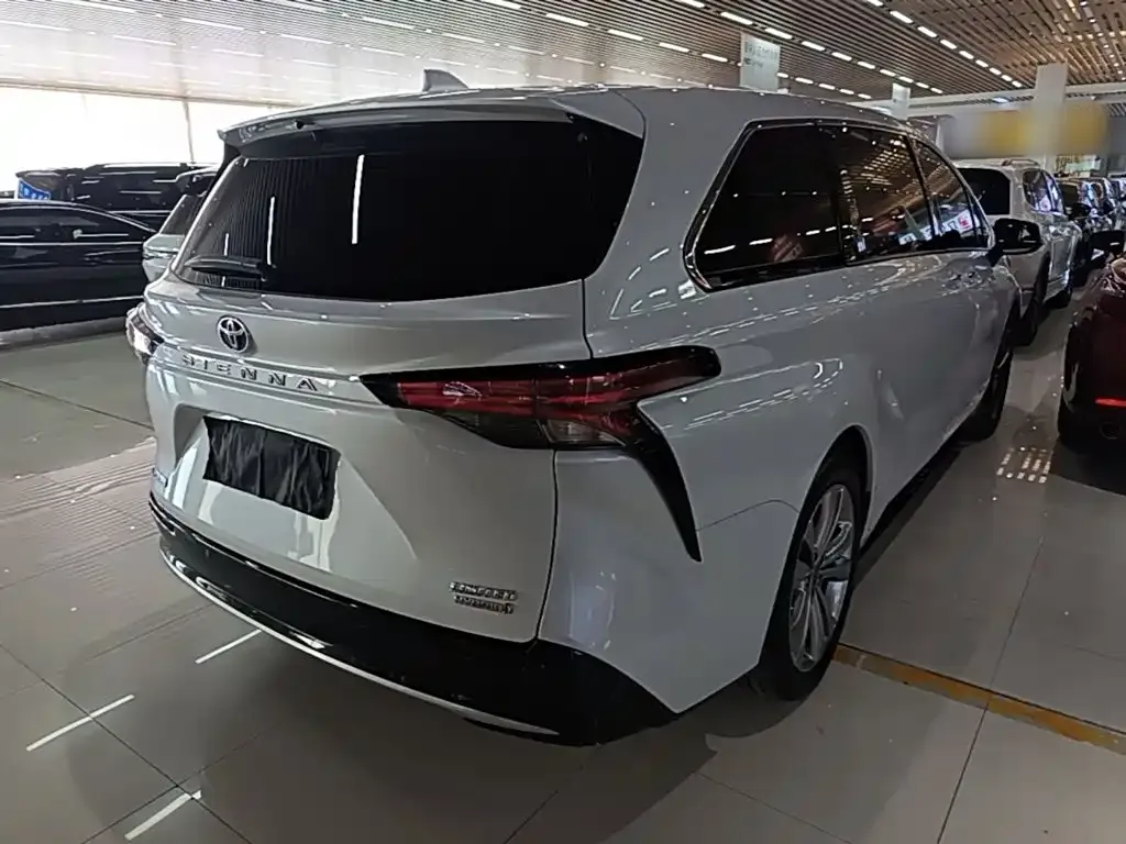 Toyota Sienna — фото 7