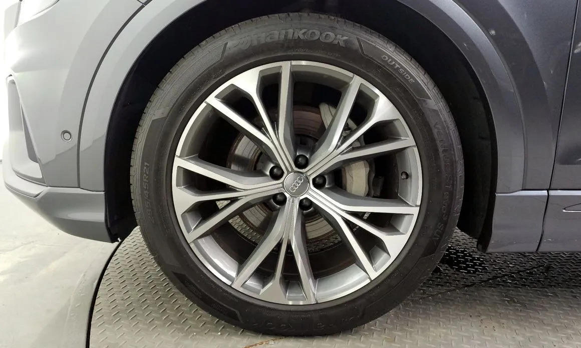 Audi Q8 2021 из KR, фото 9