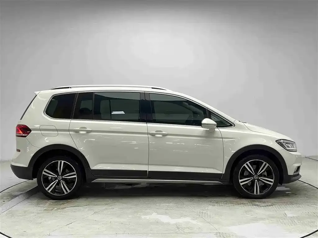Volkswagen Touran 2021 из CN, фото 4