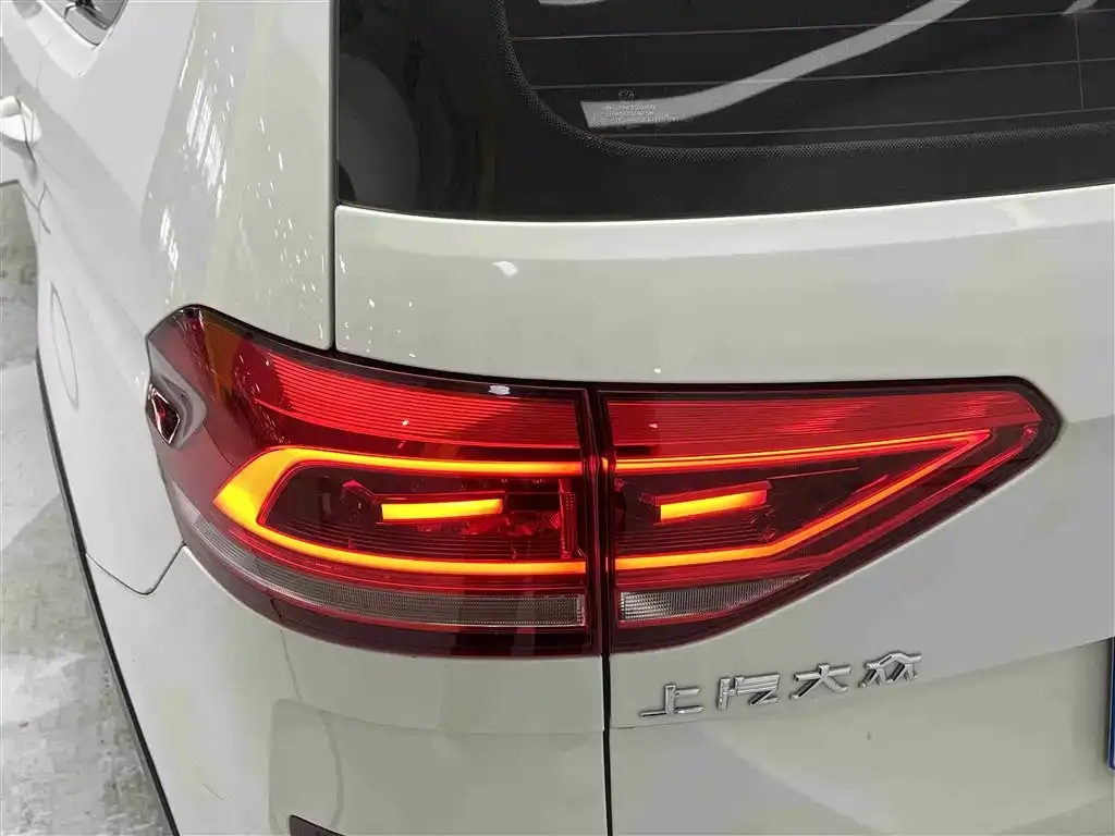 Volkswagen Touran 2021 из CN, фото 10