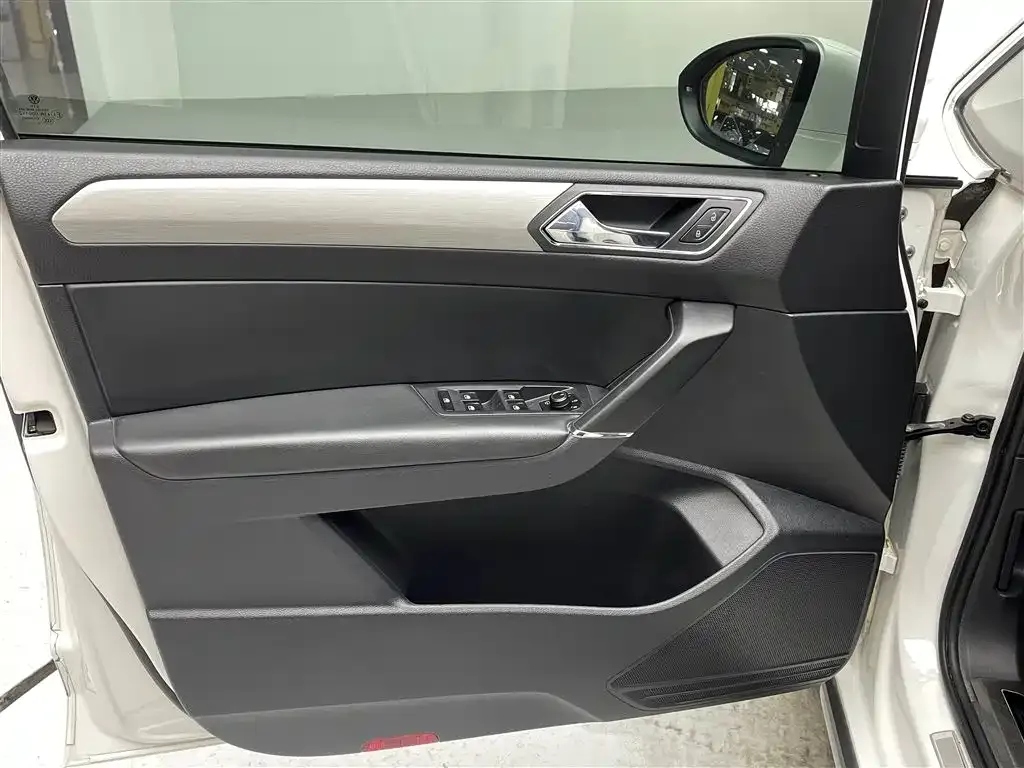Volkswagen Touran 2021 из CN, фото 8