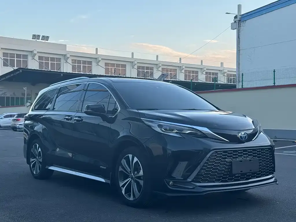 Toyota Granvia 2023 из CN, фото 8