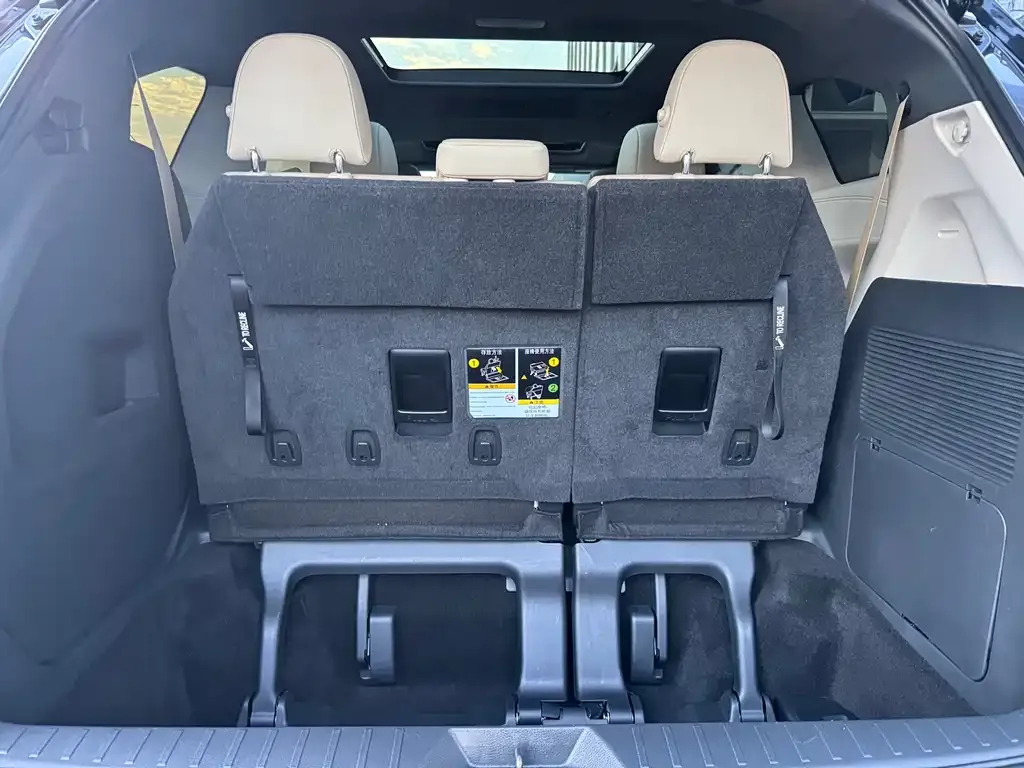 Toyota Granvia 2023 из CN, фото 7
