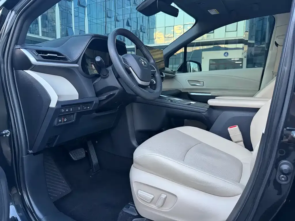 Toyota Granvia 2023 из CN, фото 6