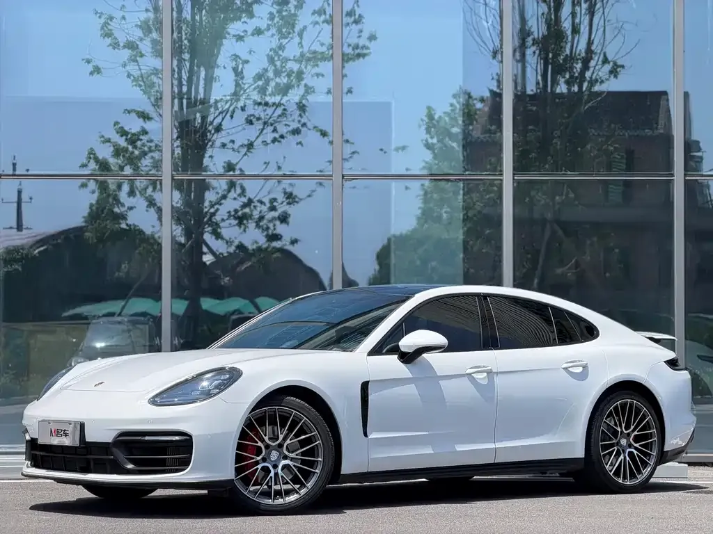 Porsche Panamera — фото 1