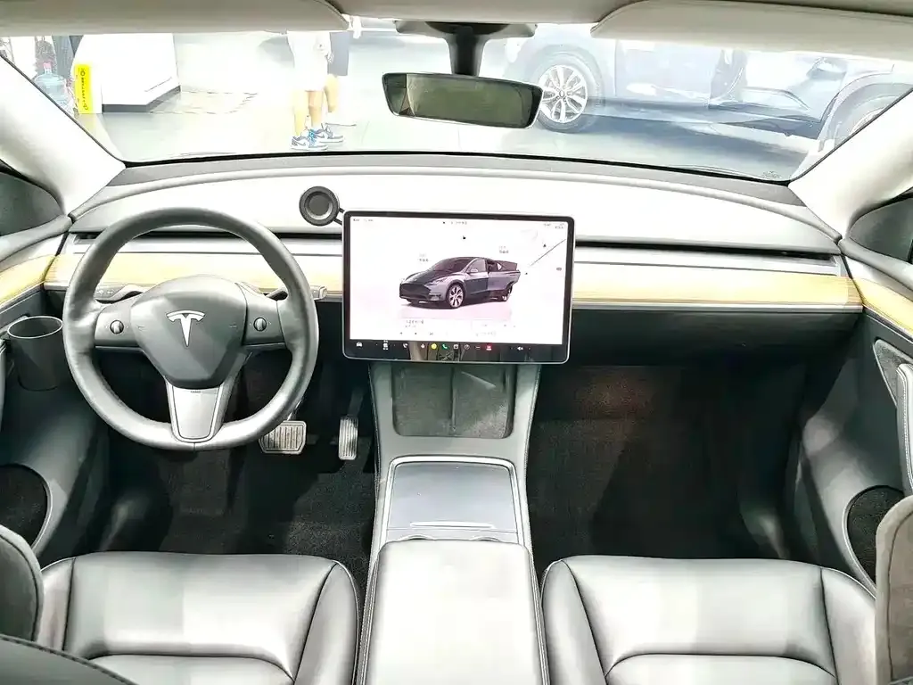 Tesla Model Y — фото 8