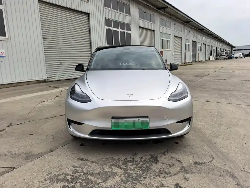 Tesla Model Y — фото 10