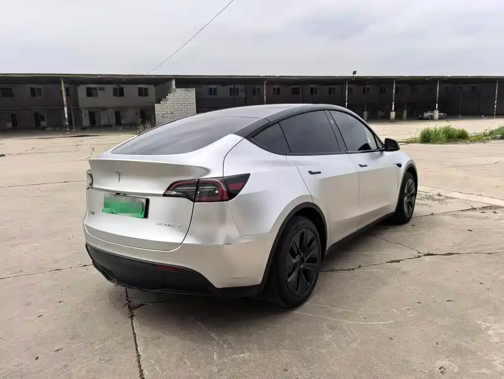 Tesla Model Y — фото 4