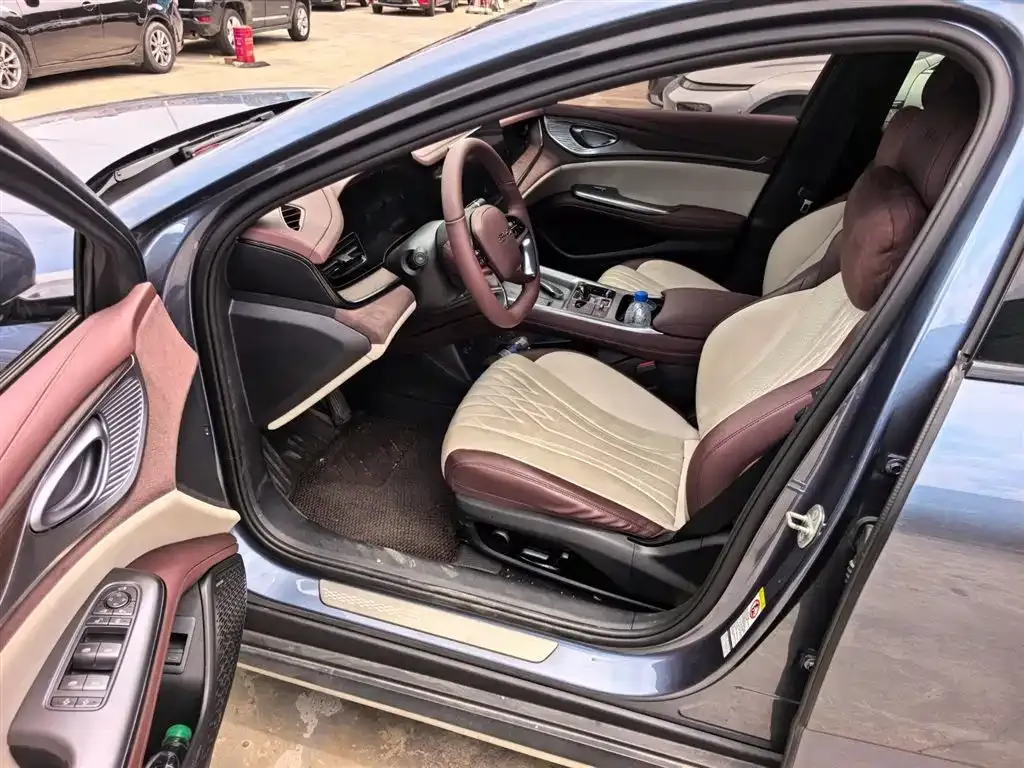 BYD Seal — фото 7