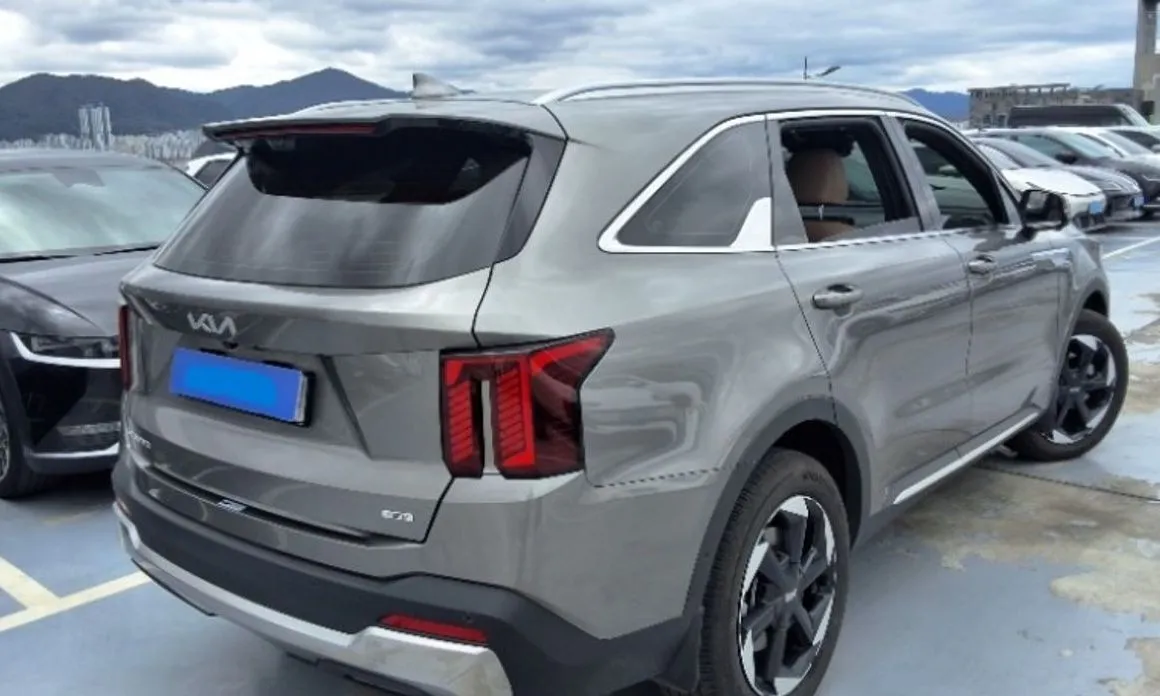 Kia Sorento — фото 4