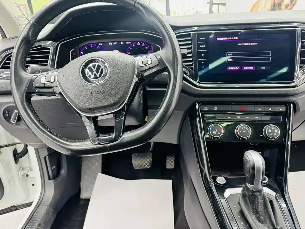 Volkswagen T-Roc — фото 7