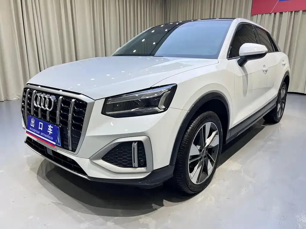 Audi Q2L — фото 1