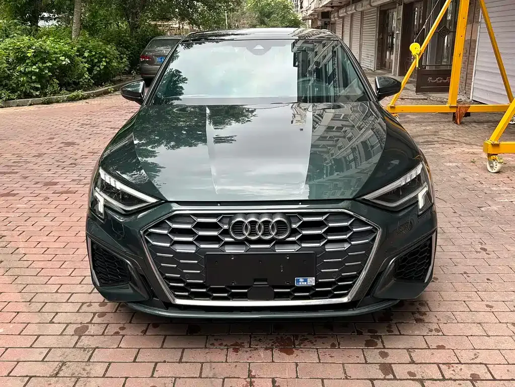 Audi A3 — фото 1
