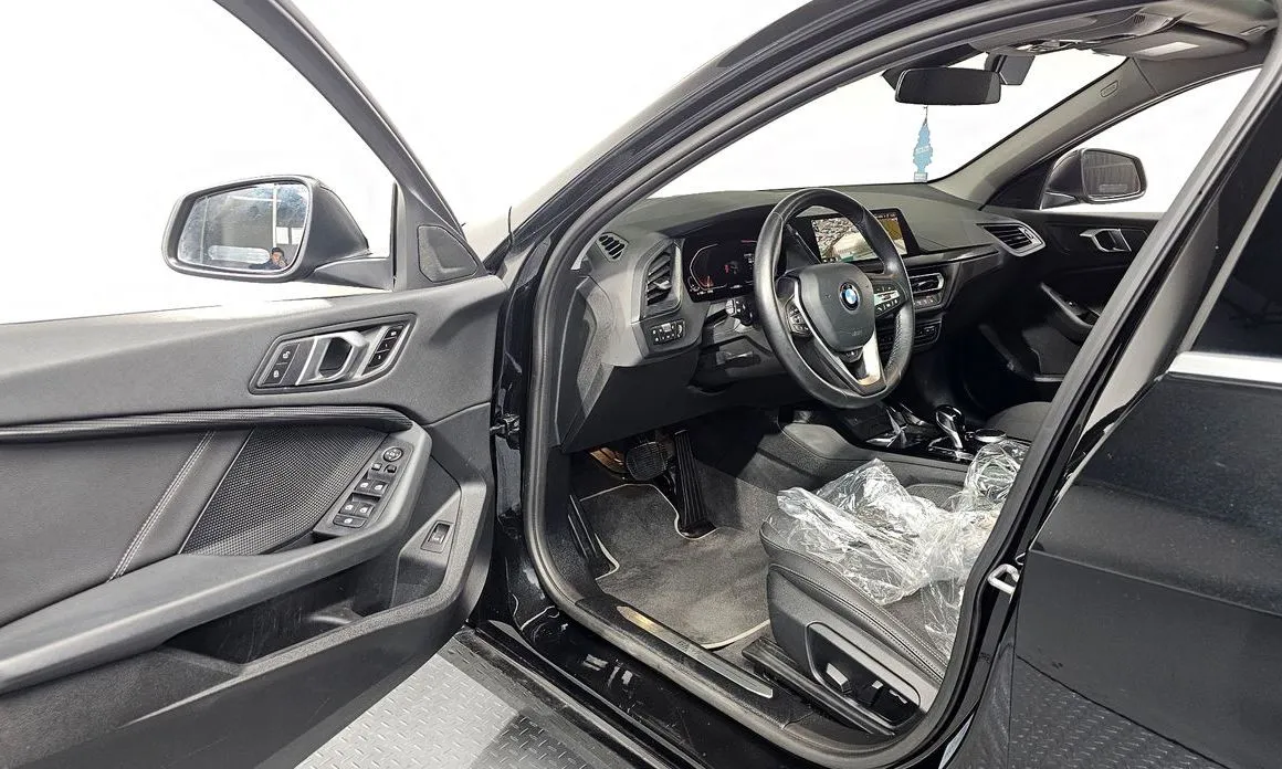 BMW 1-Series 2023 из KR, фото 8