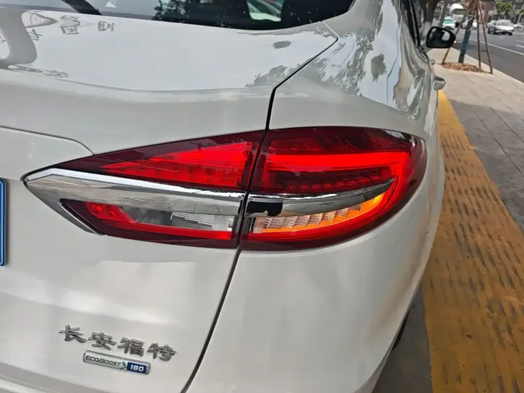 Ford Mondeo 2021 из CN, фото 3
