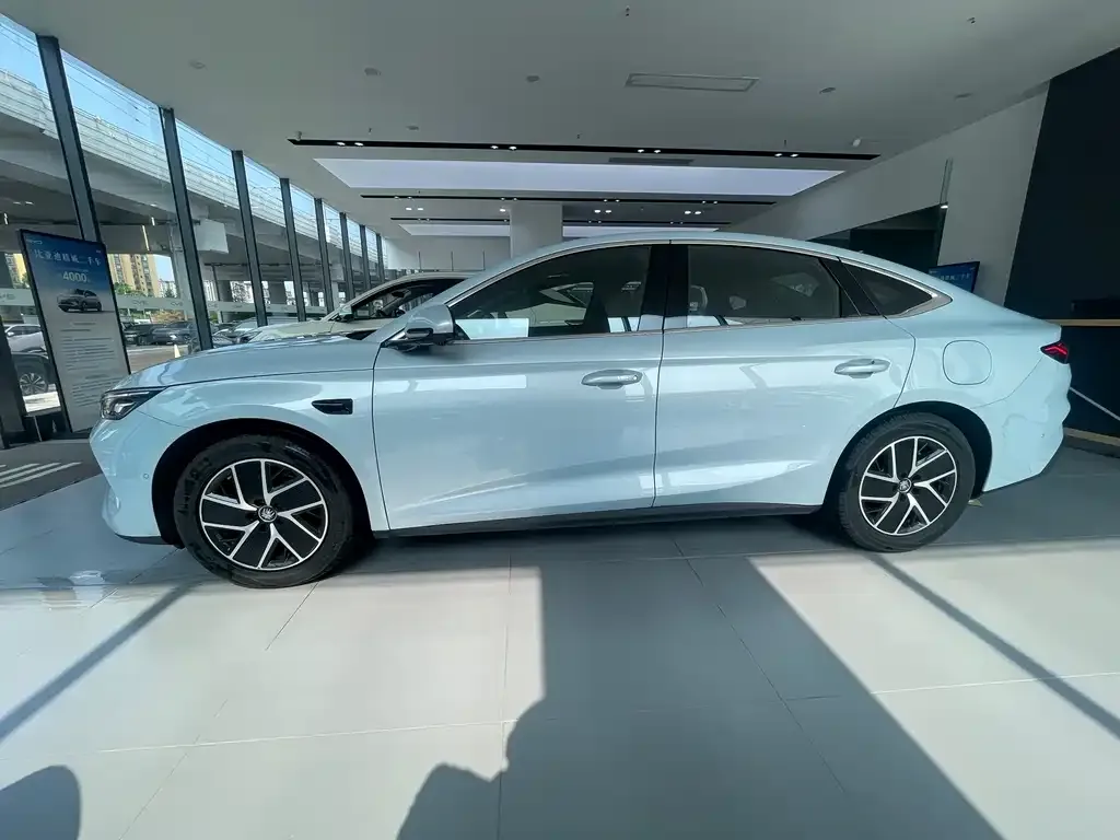 BYD Qin L — фото 6